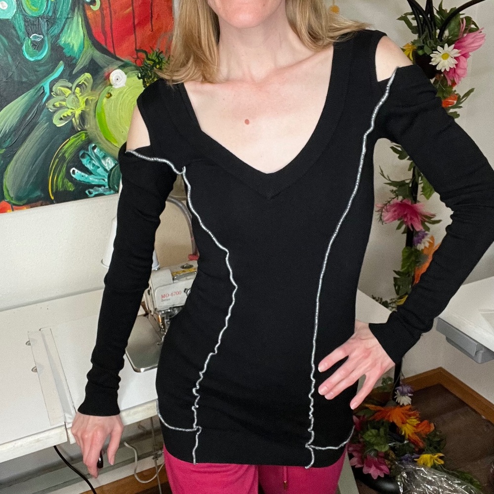 Womens Fuzzy Sweater Size XS Small Black Gray Cropped Cut Out Shoulders Festival